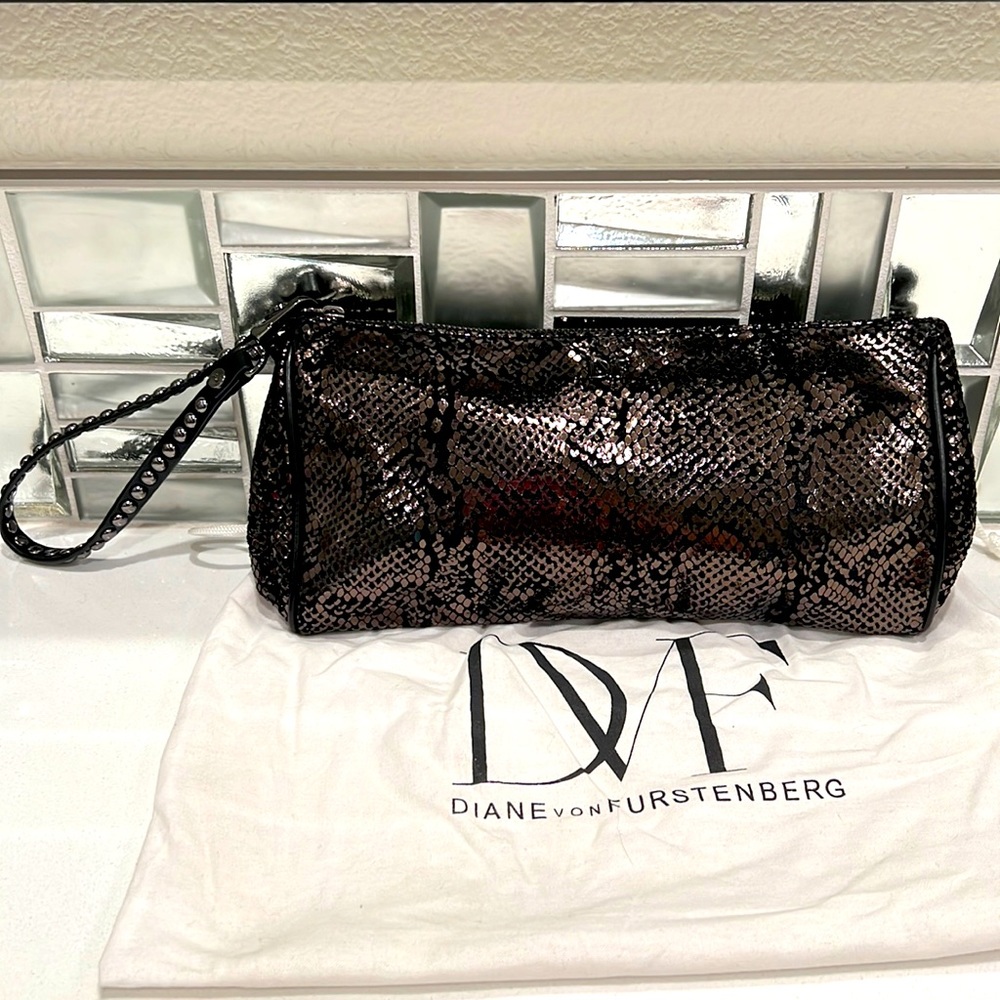 DVF Gunmetal Metallic Snake Print Clutch w Magenta Pink Interior